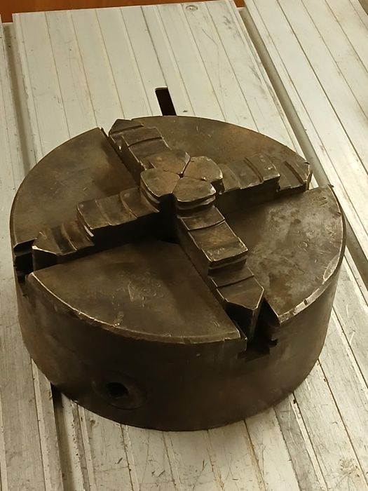 Uchwyt tokarski 200 cztery szczęki