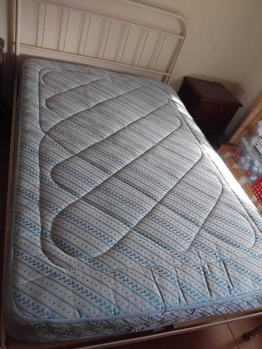 Cama com colchão