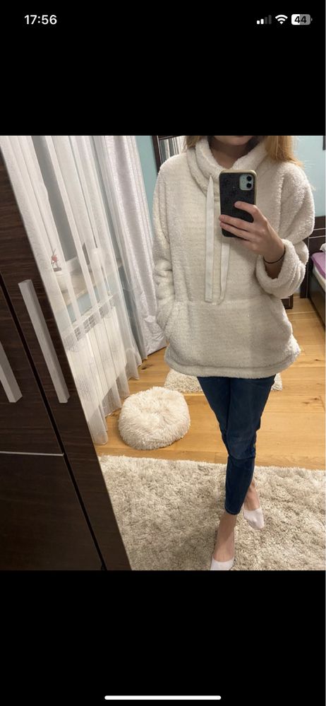 Biały sweterek damski