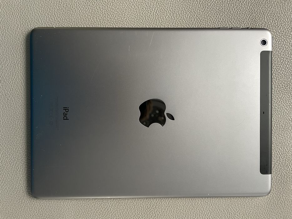 Ipad Air 1 gen . 16 GB wifi , cellular Gsm Retina