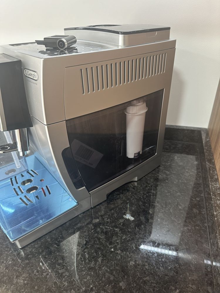 Máquina de Café Automática DELONGHI ECAM 23.460.SB