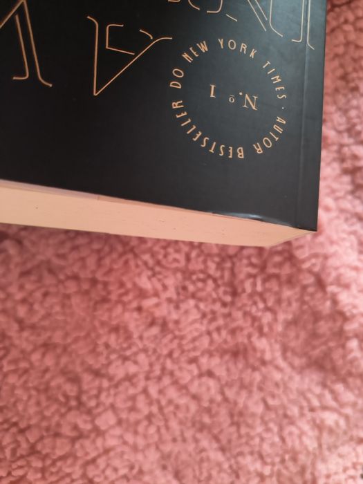 Livro "A Vida Invisível de Addie Larue" de V. E. Schwab