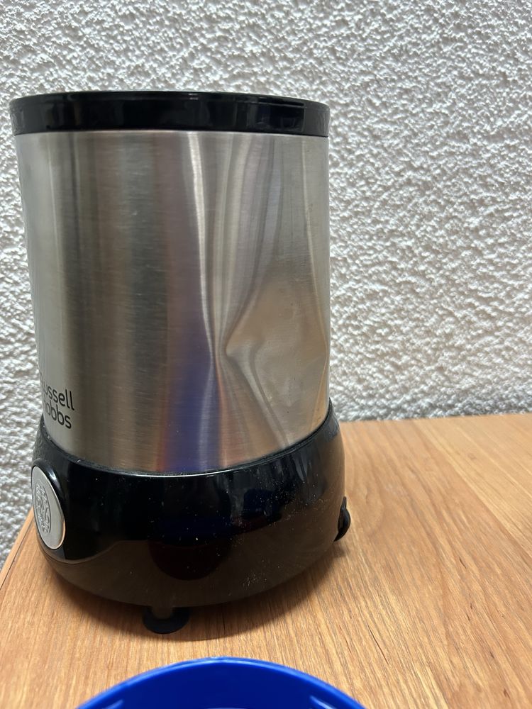 Blender kielichowy z kubkami RUSSELL HOBBS 700 W