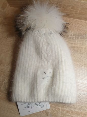Новая!!!Теплая шапочка зимняя для девочки