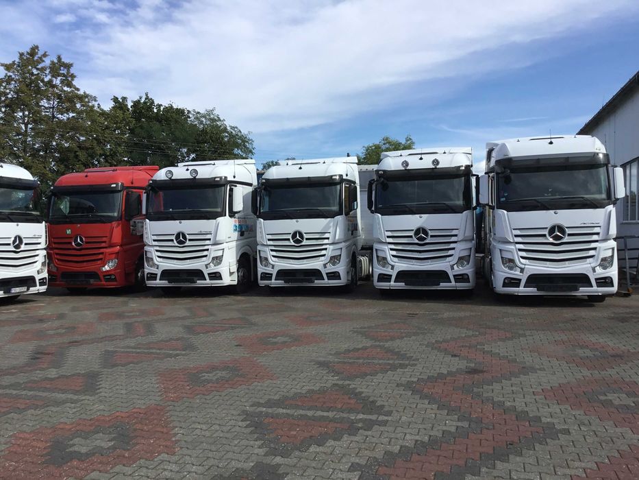 Wynajem dzierżawa ciągników siodłowych naczep chłodni firan