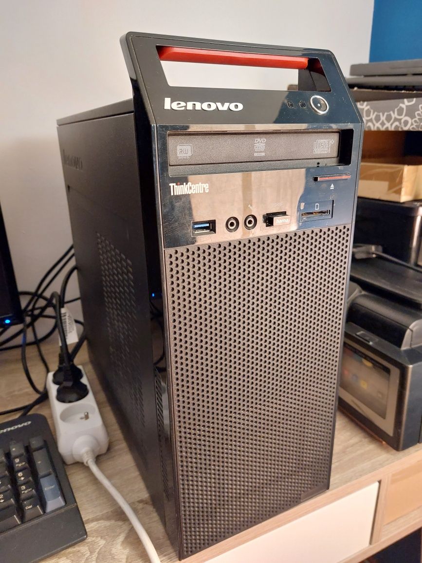 komputer Lenovo ThinkCentre E93  i7-4770 4GB 1TB 720
i7-4770 
4GB 1T