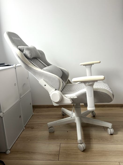 Krzesło biurowe / gamingowe szaro-białe NIBE