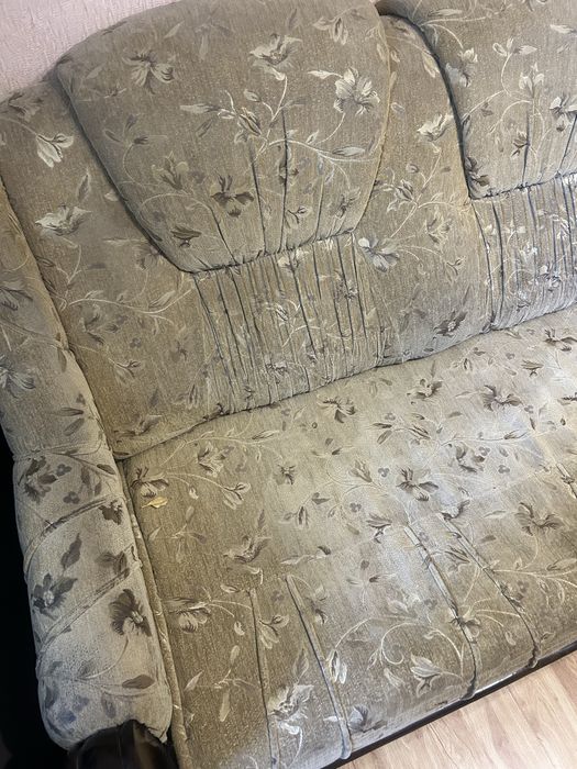 Диван розкладний. Боковини з дерева бук