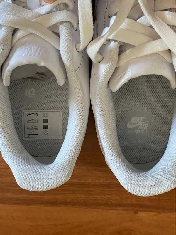 Nike Air Force 1 Low '07 White Rozmiar 40.5