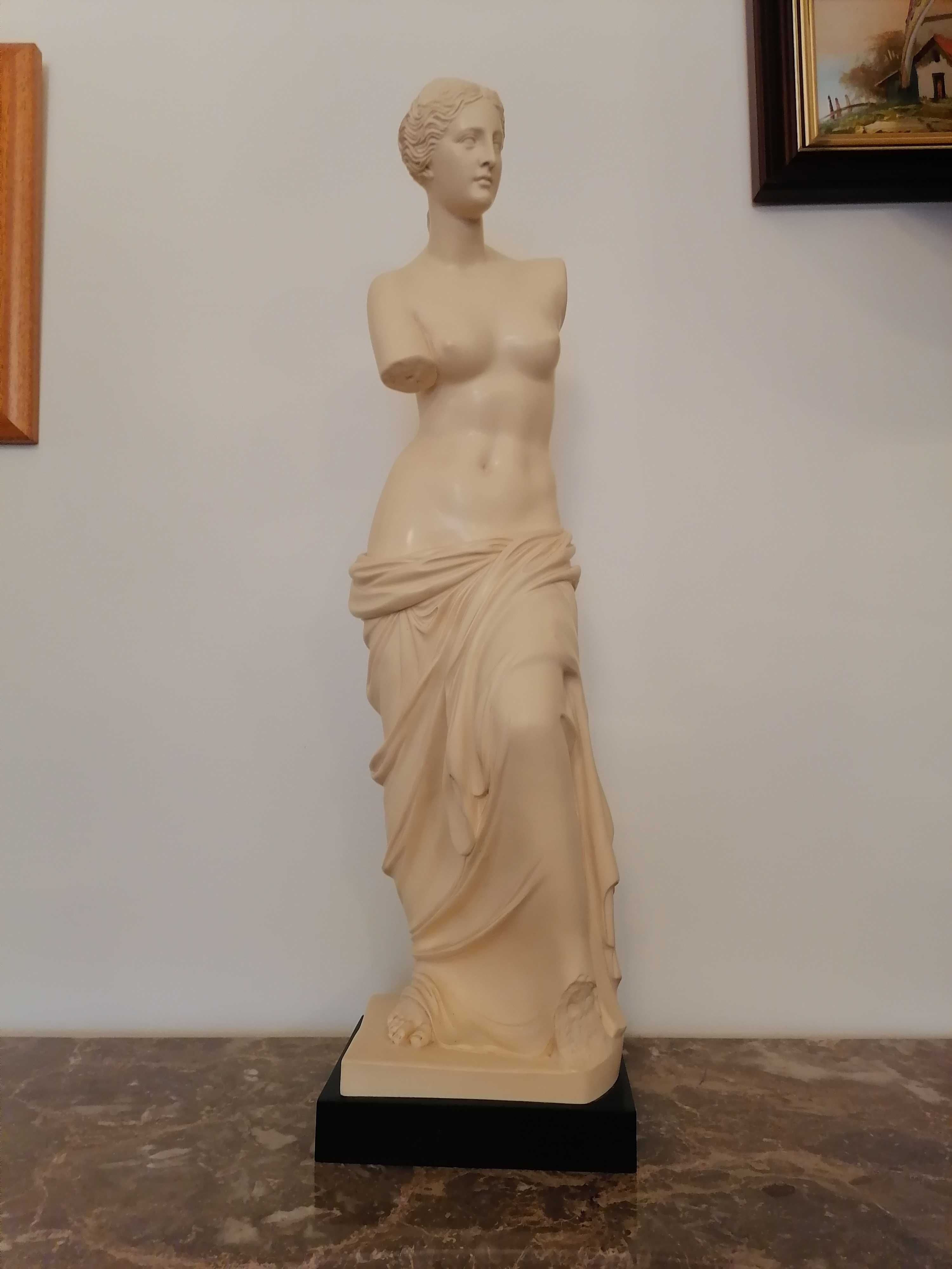 Estátua de mulher antiga, base em madeira de pau preto