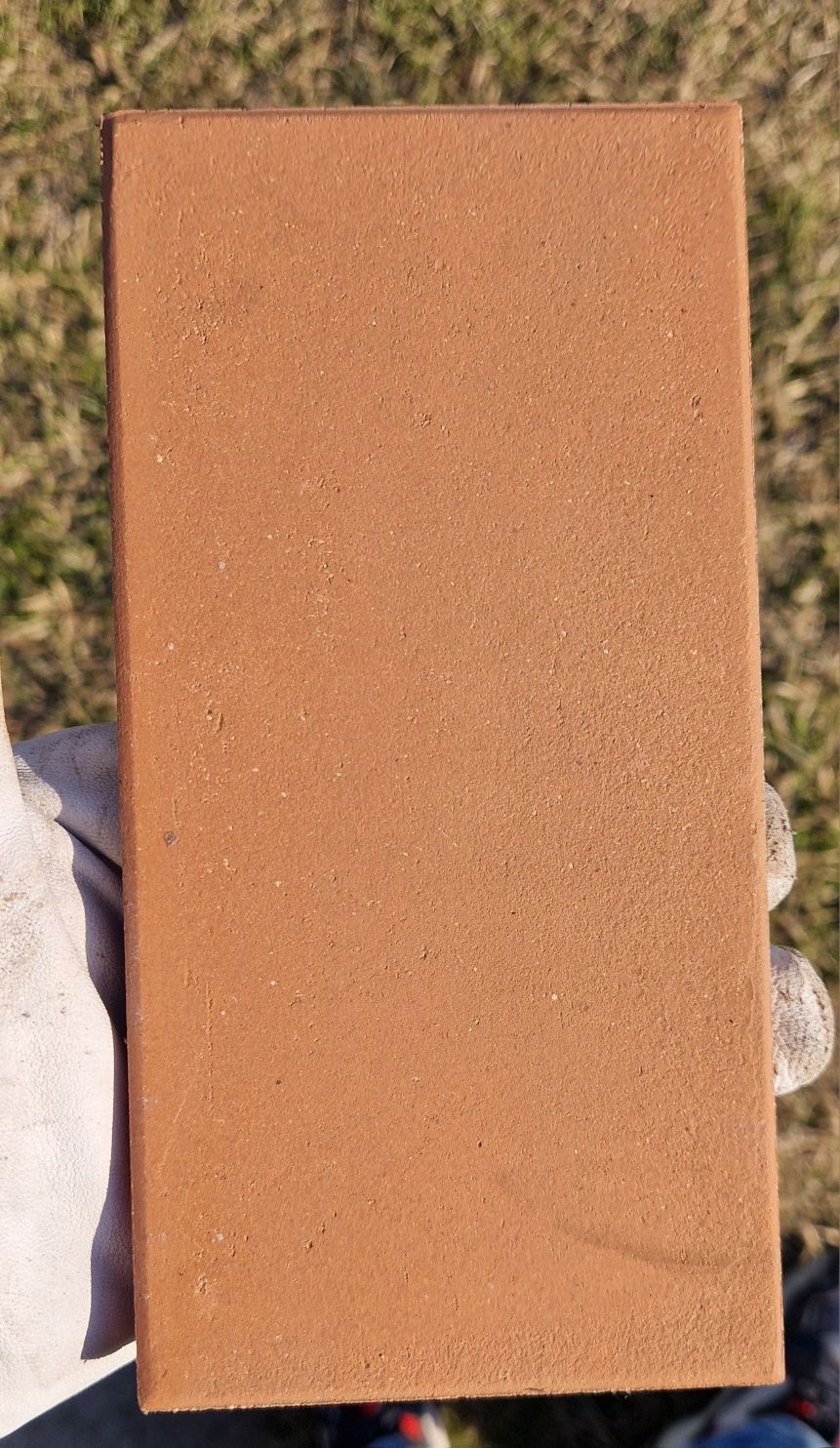 Płytki gresowe w stylu rustykalnym 10×20 cm