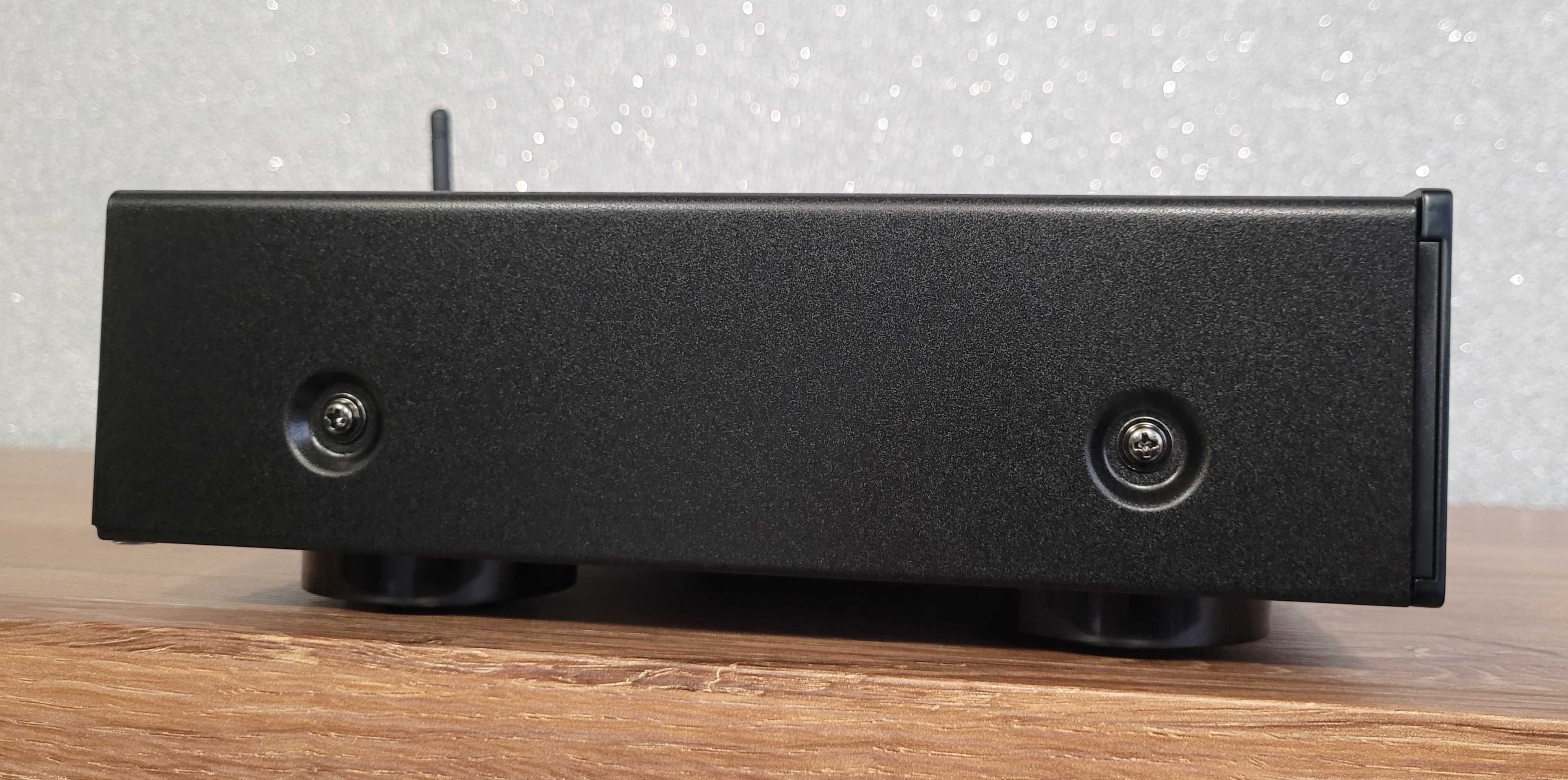 Modyfikowana Yamaha NP-S303 streamer w kolorze czarnym