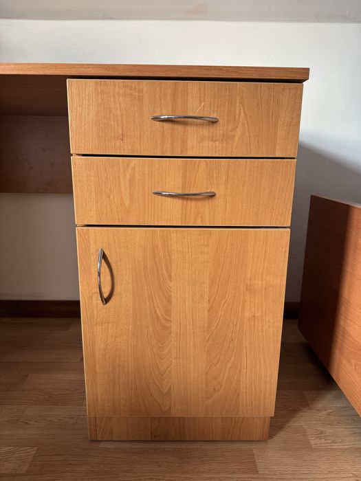 Biurko z szufladami i szafką