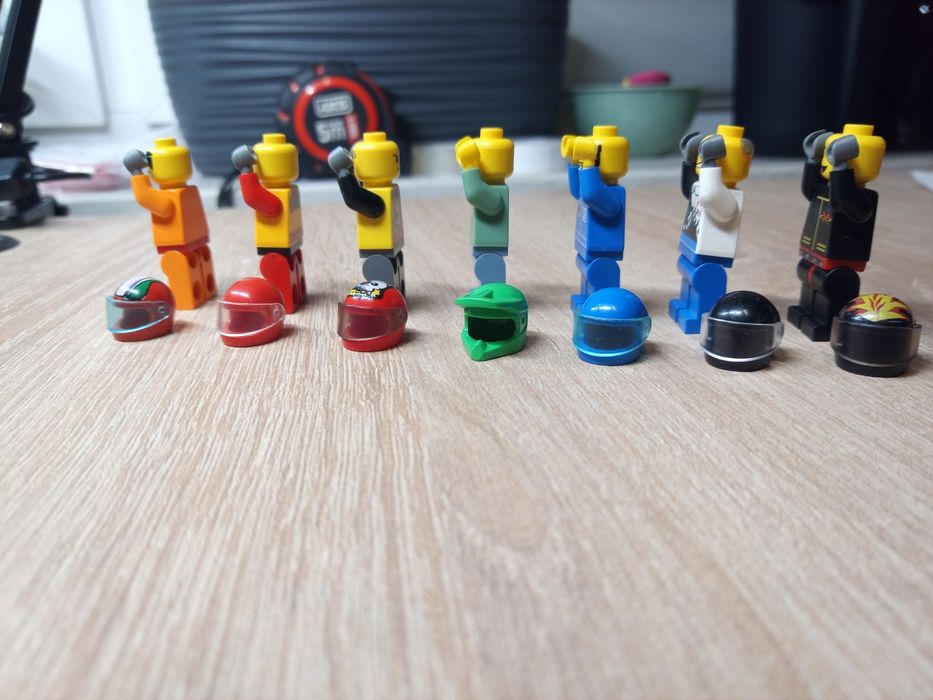 LEGO minifigurki Kierowcy Rajdowcy Kaskaderzy mix