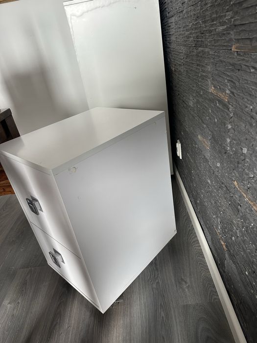 Biała komoda/organizator biurowy na kółkach