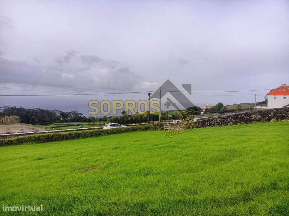 Terreno nas Doze Ribeiras