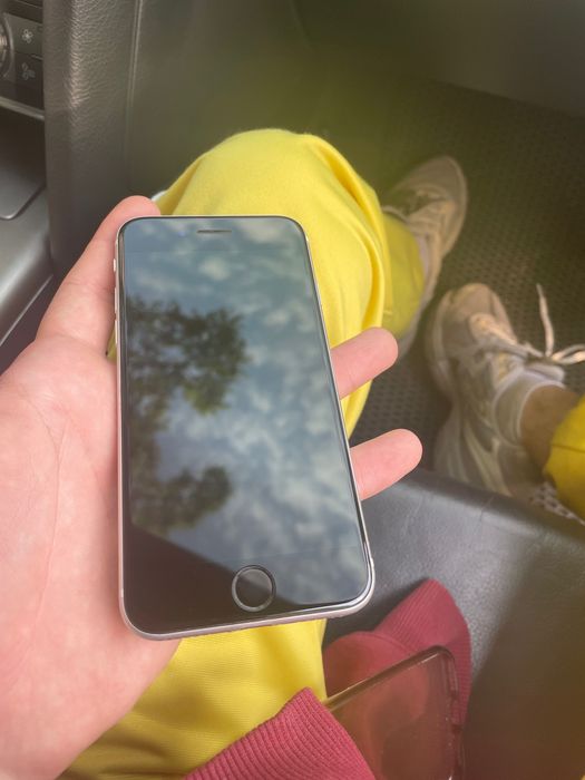 ТелефонiPhone SE 2020