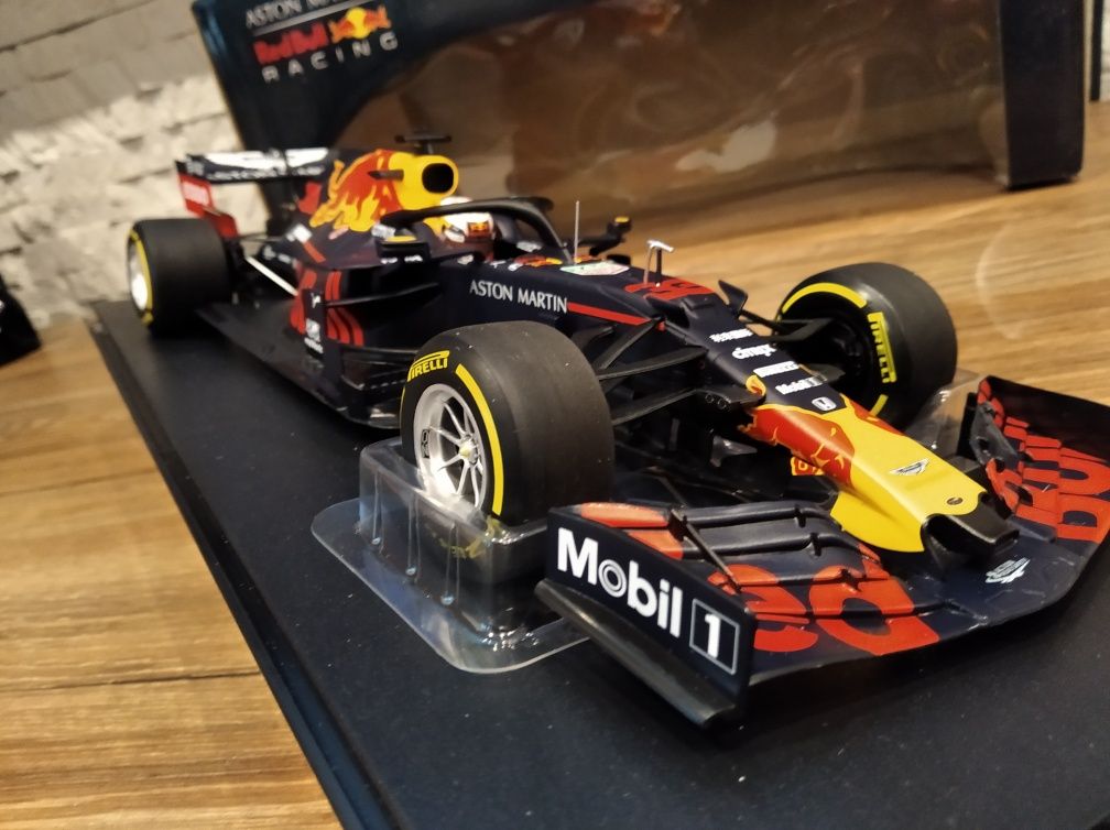 1:18 Minichamps Aston Martin Red Bull RB15 M.Verstappen GT 2019 Winner