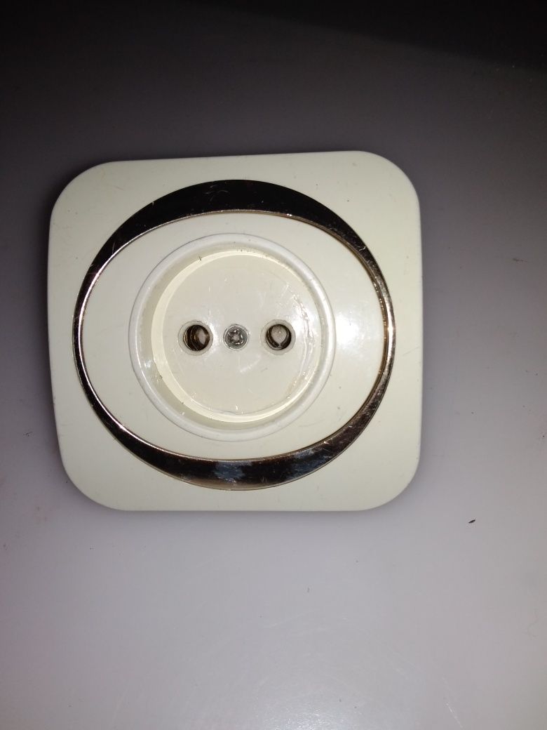 Кабель питания , DVI, VGA, USB принтера, Розетки,