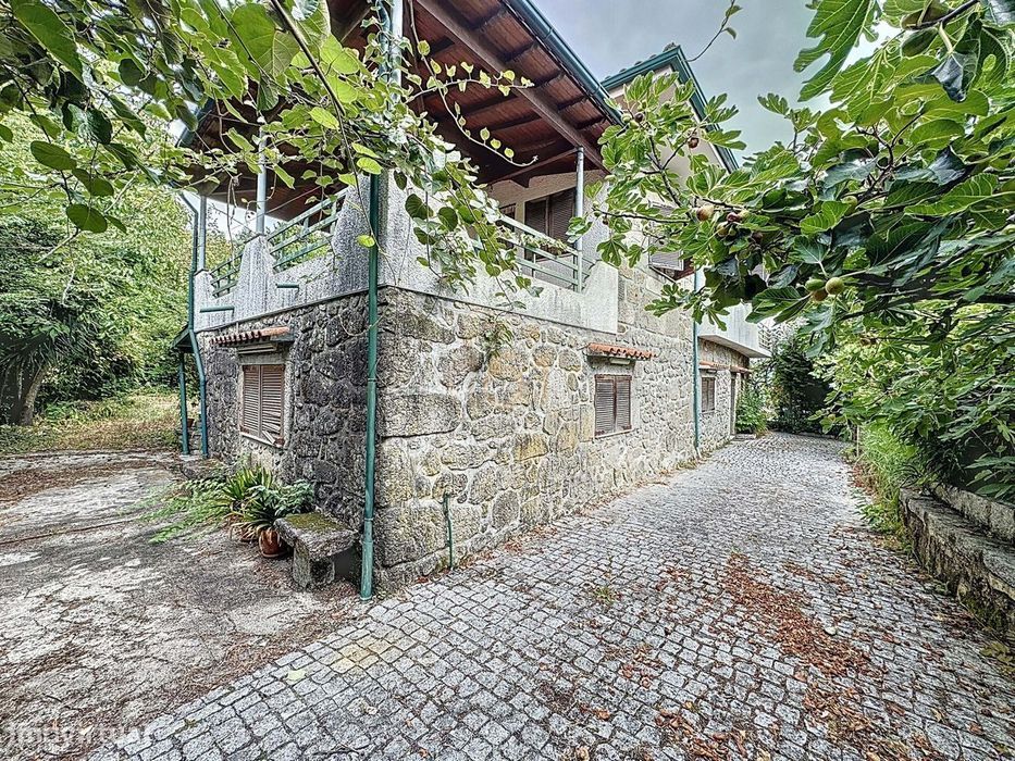 Moradia T4 em Prado próximo a Vila Verde