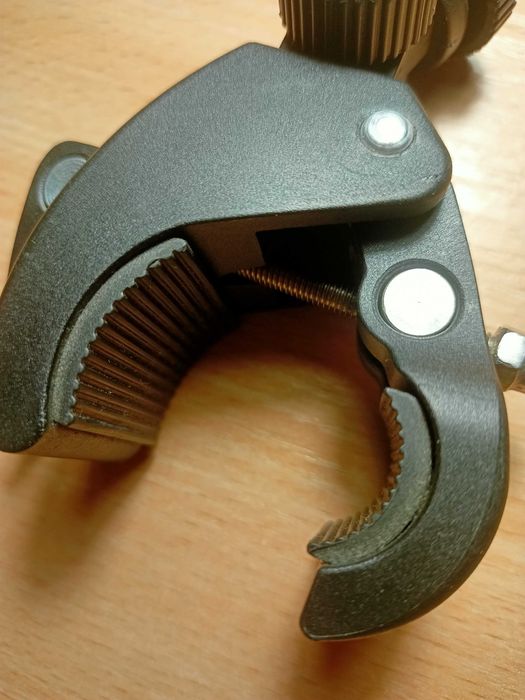 Кріплення аксесуарів на кермо або раму