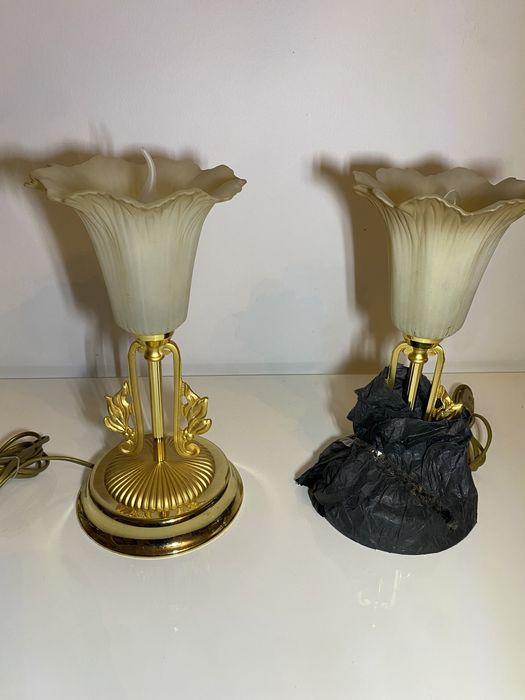 Candeeiro dourado de cabeceira