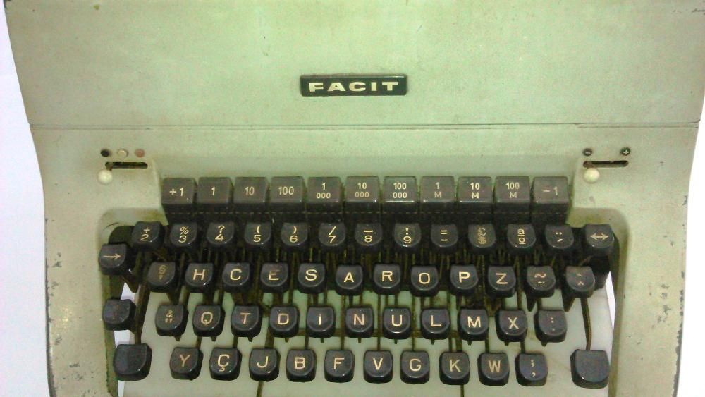 Máquina de escrever FACIT
