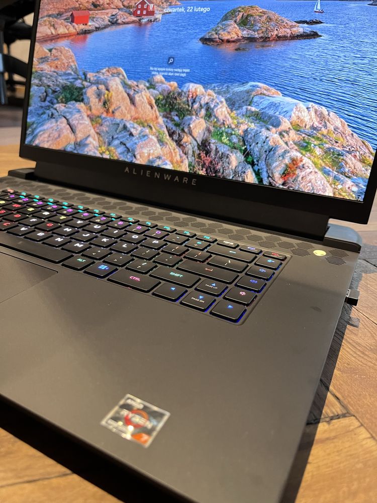 Alienware M17 R5 Ryzen 7/16gb ram/RTX3070Ti