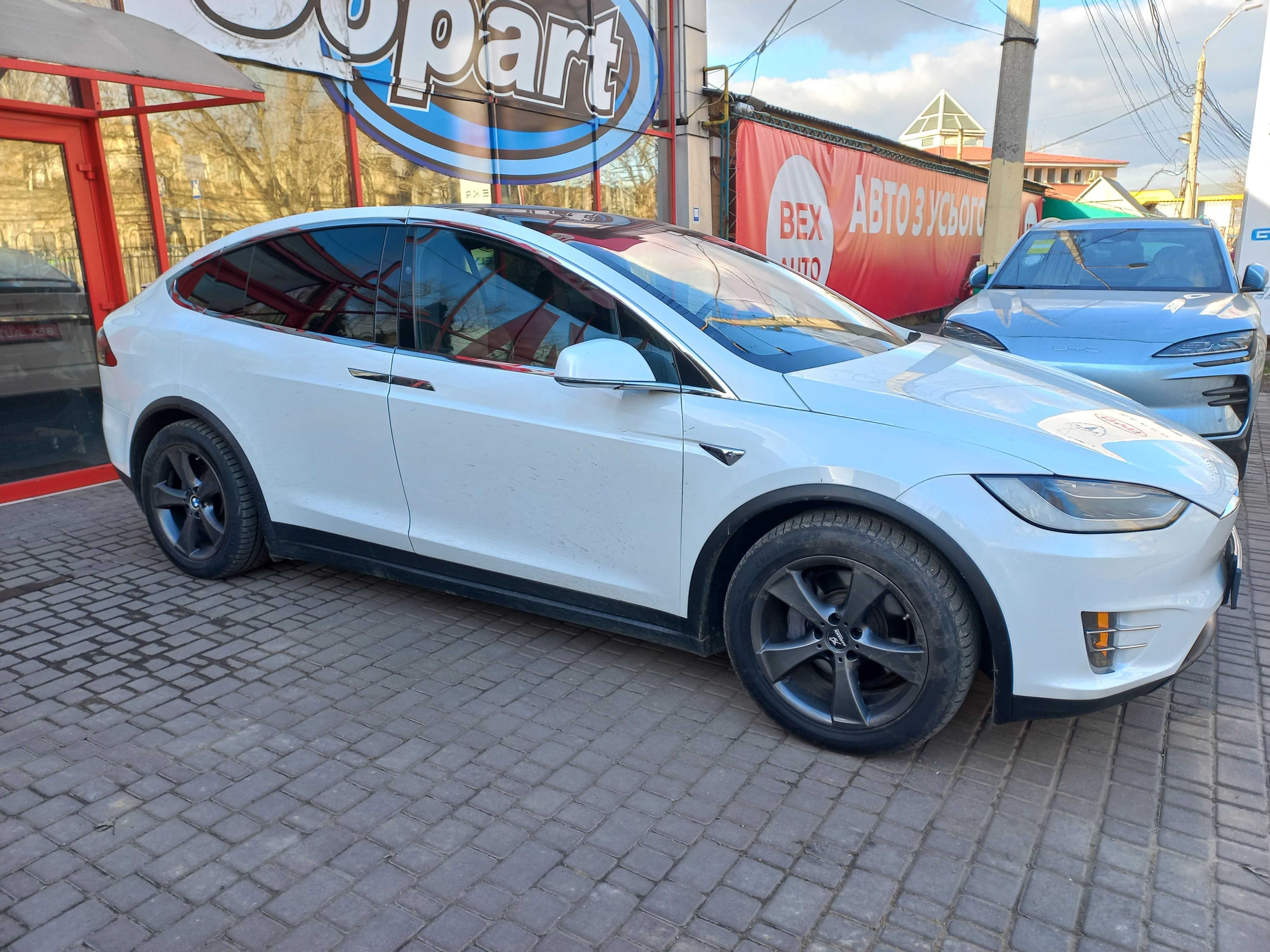 Tesla Model X 2018 75D 75 kWh Dual Motor (333 к.с.) AWD • Base