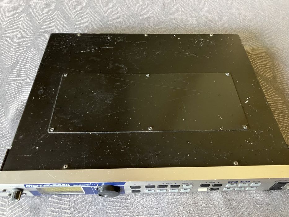 Yamaha MotiF Rack syntezator