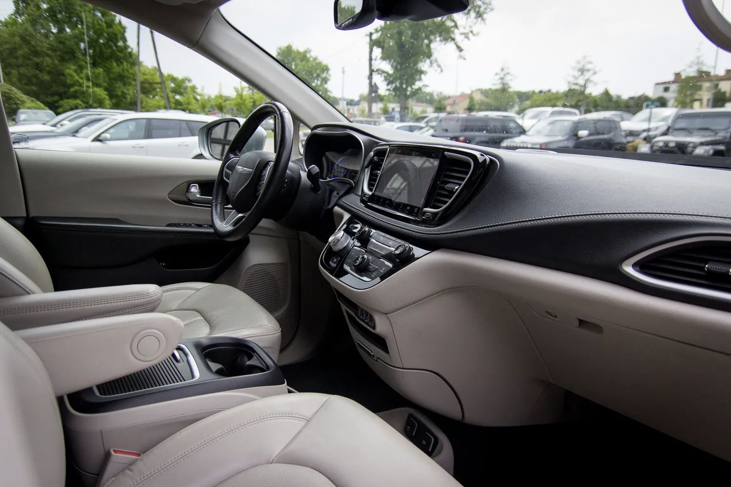 Chrysler Pacifica Plug-In Hybrid - Bogate wyposażenie!
