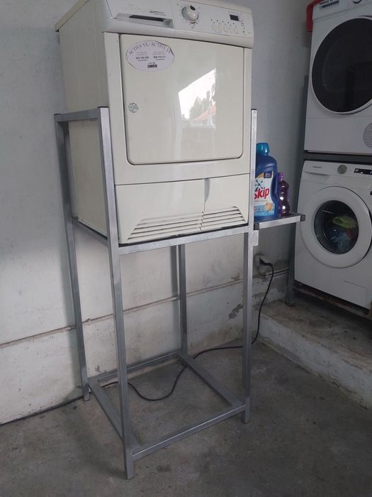 Suportes para máquinas e estendais com rodas