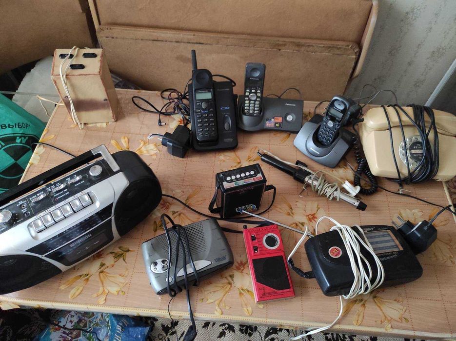 Радио, телефоны, магнитофон, плойка, часы, стабилизатор