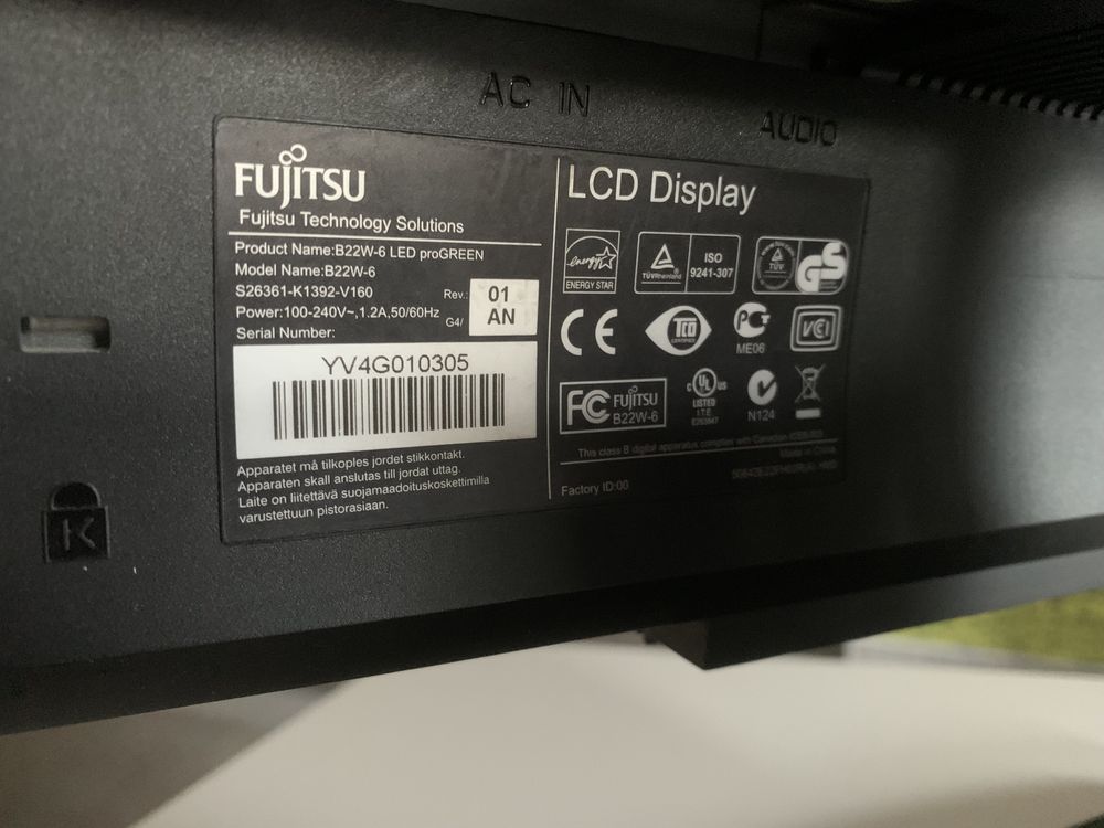 Monitor Fujitsu 22 cale