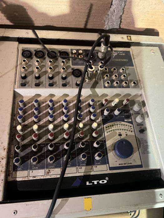 Sistema de som com varios acessorios complementares