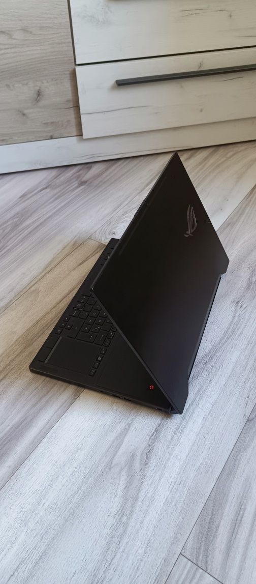 Игровой ноутбук Asus Rog Zephyrus/Corei7/16DDR/дискретка GTX1080 Q-Max
