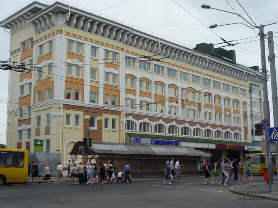 Продам 4-х кімнату квартиру в центрі міста