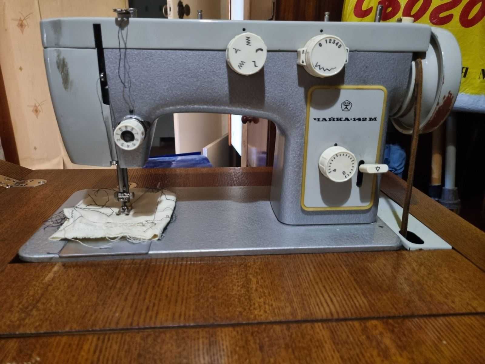 Швейная машинка чайка 142М