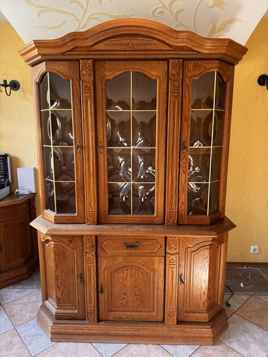 Сервант деревяний у доброму стані!