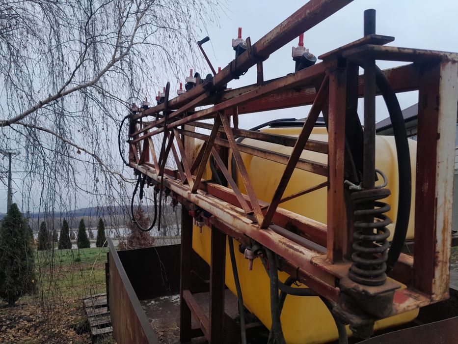 Навісний оприскувач на 800 літрів