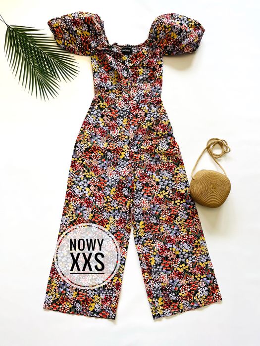 letni kombinezon w kwiaty z szeroką nogawką i bufkami Monki r.XXS
