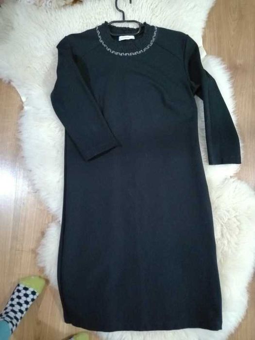 Czarna sukienka Reserved