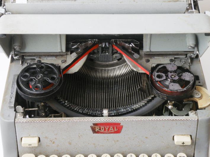 Maquina de Escrever Royal-a funcionar