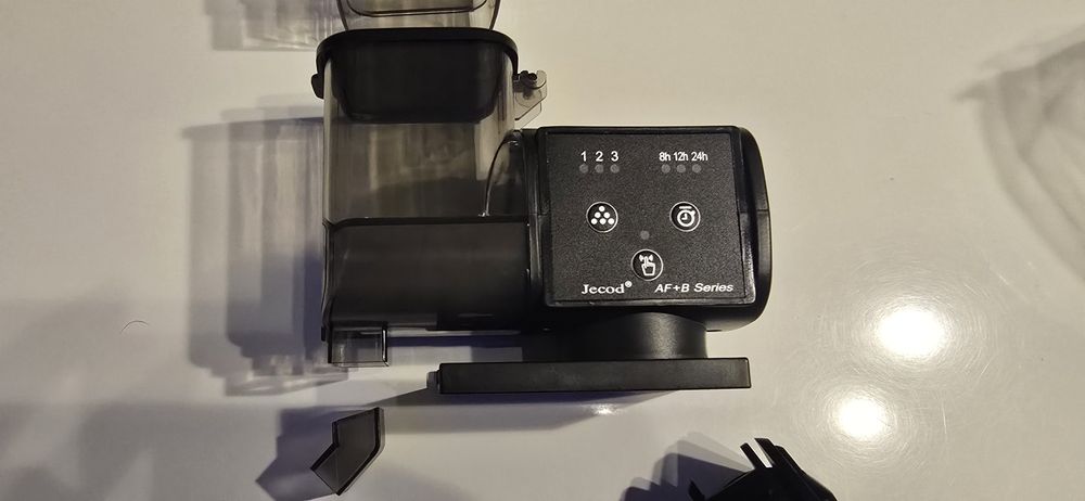 Karmnik akwariowy dla ryb