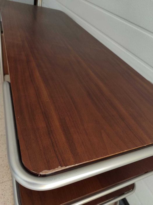 Secretária em ótimo estado