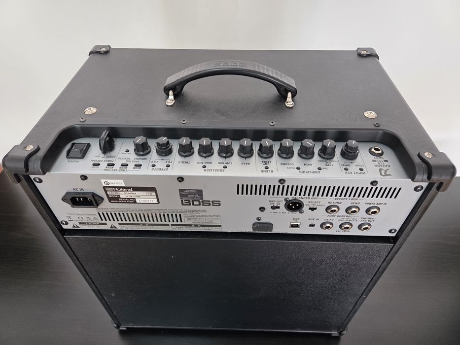 Boss Katana-110 Bass - Impecável