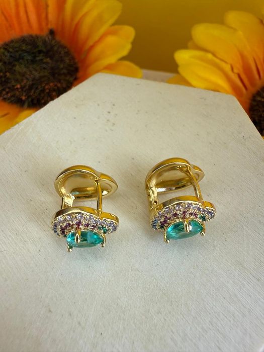 Brinco coração, folheado a ouro com zirconia, e garantia.