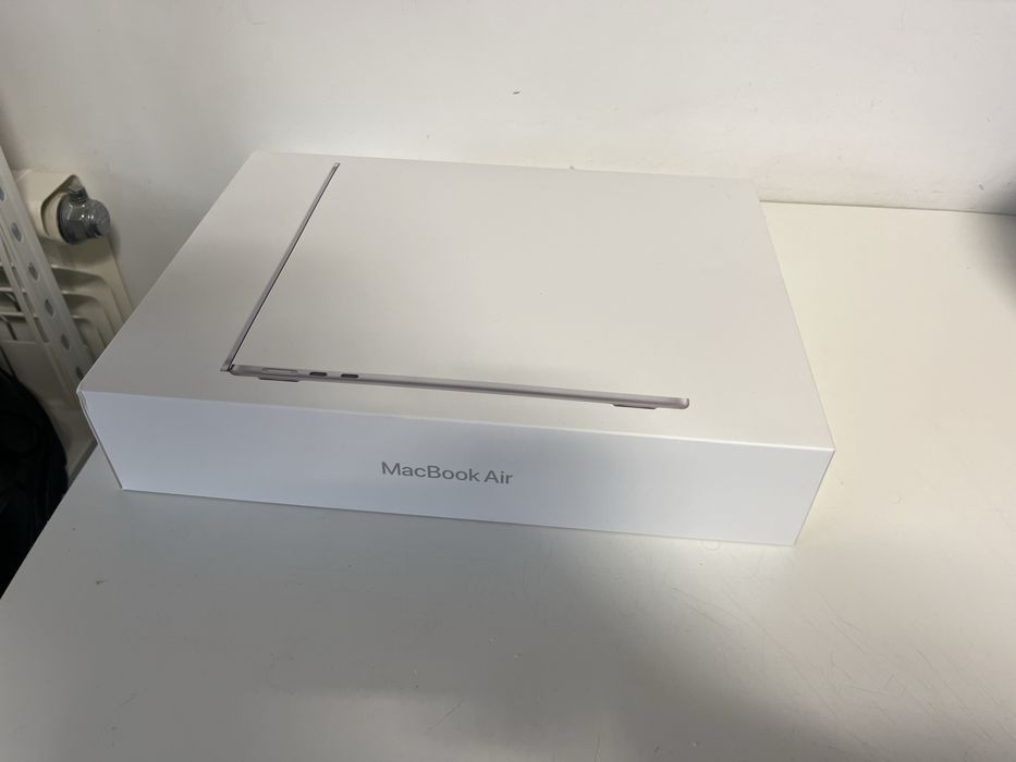 Apple MacBook Air Apple M3/8GB/512GB SSD/GPU 10 Núcleos/13.6" Prateado