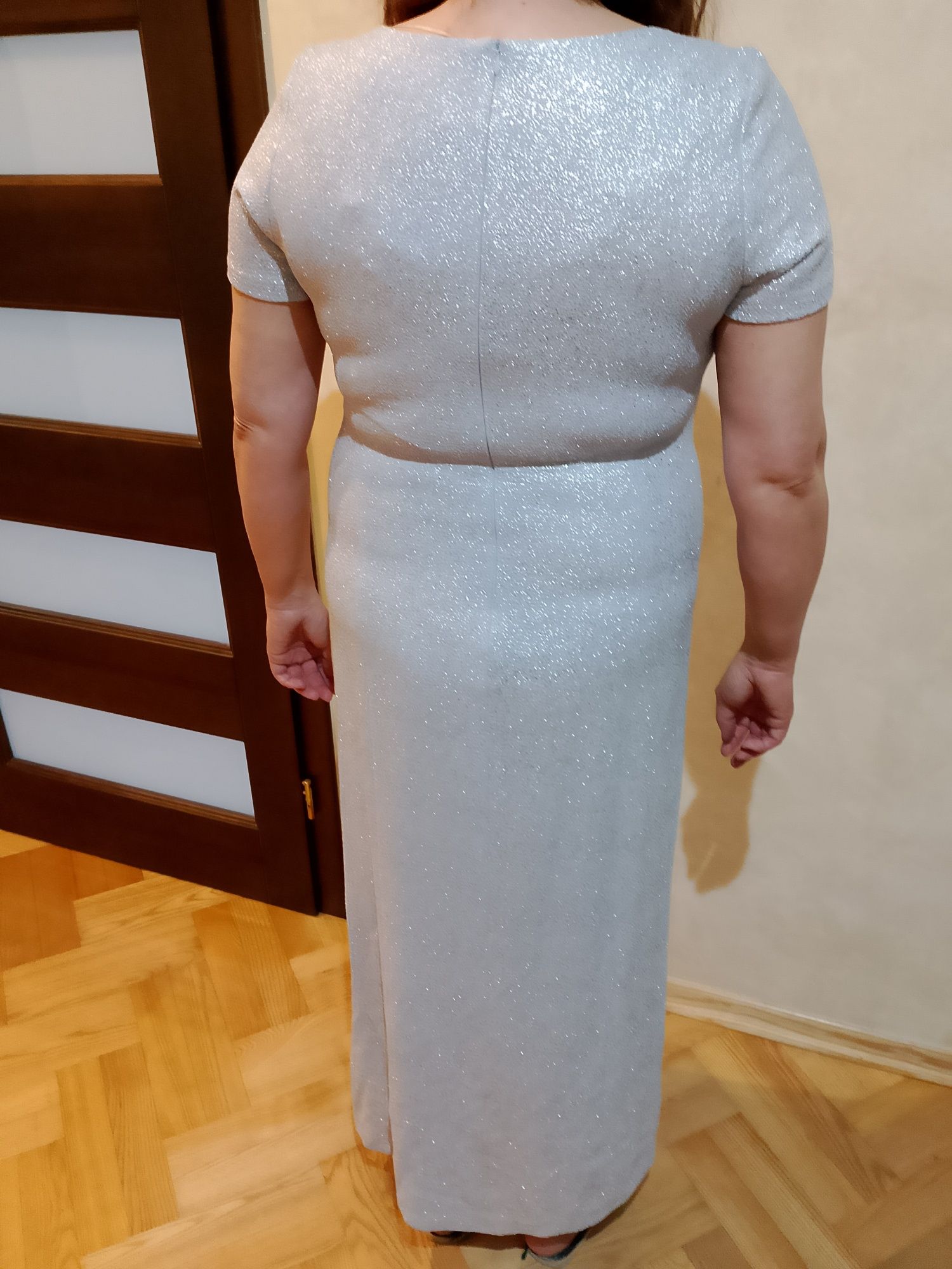 Piękna długa sukienka damska błyszcząca