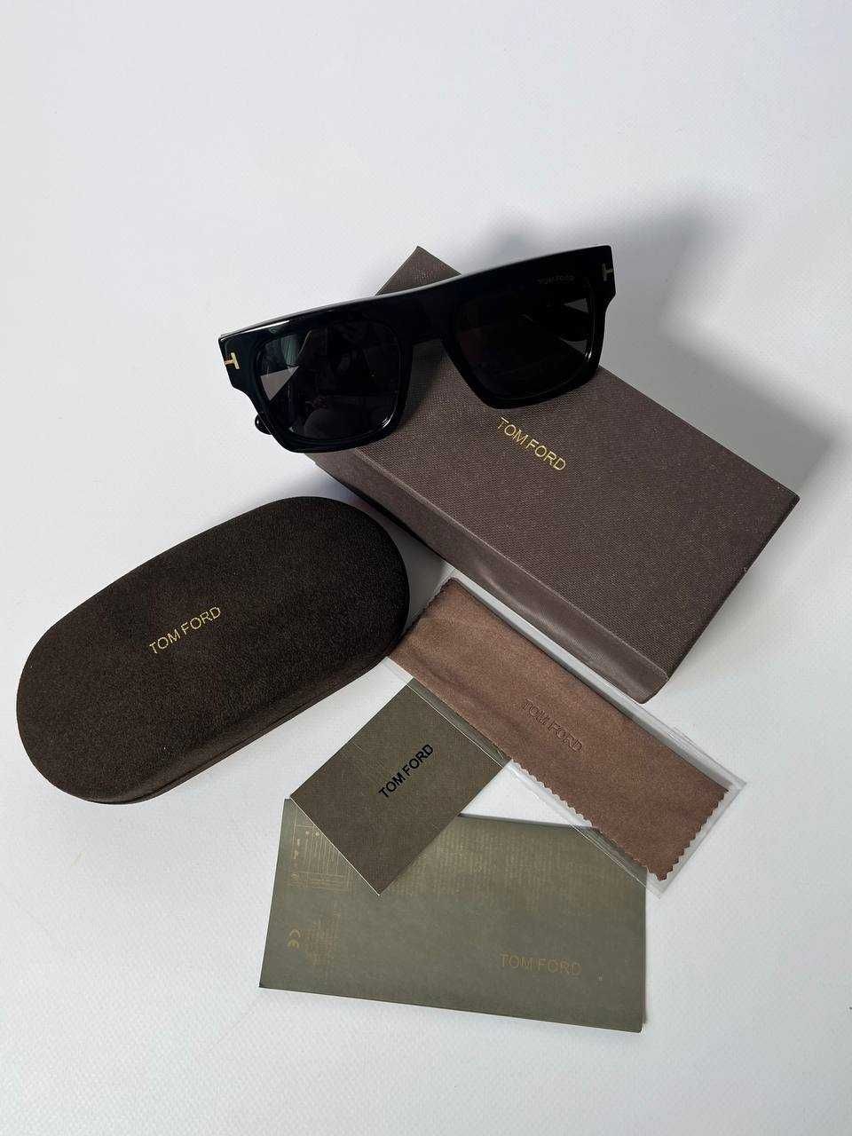 Очки Tom Ford FT0711 01A солнцезащитные